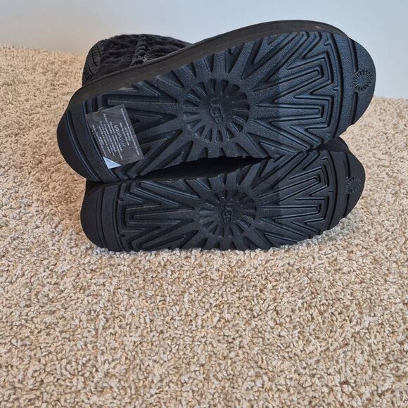 UGG CLASSIC SHORT VILLA KNIT BLACK PLATFORM BOOTS US 9 - Picture 6 of 7